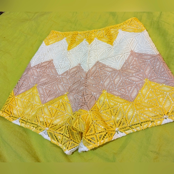 Icōne by Simons Woven Shorts - Picture 3 of 4